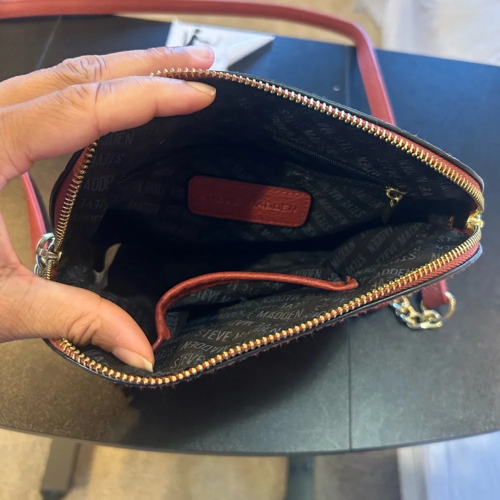 Steve Madden Embossed Red Crossbody Bag - Picture 2 of 2